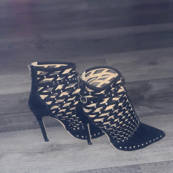 Shoes - Heels woven black with back zipper 8.5